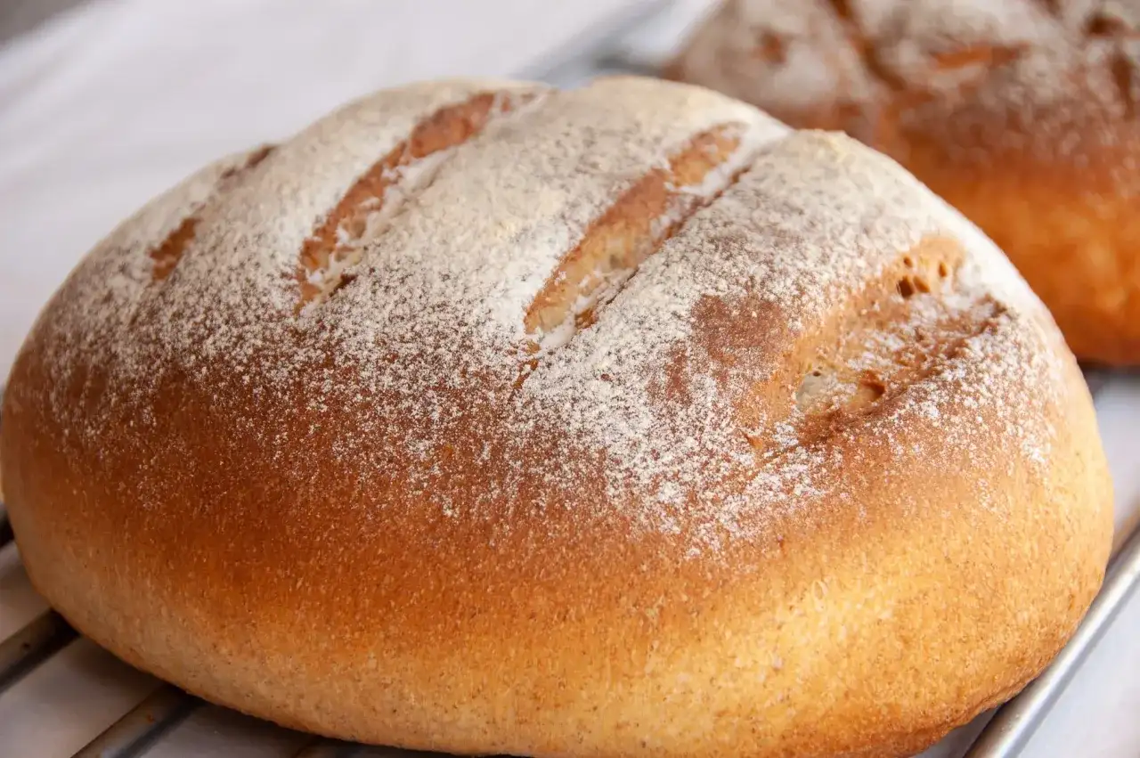 Chleb na maślance - Przepis na miękki bochenek!