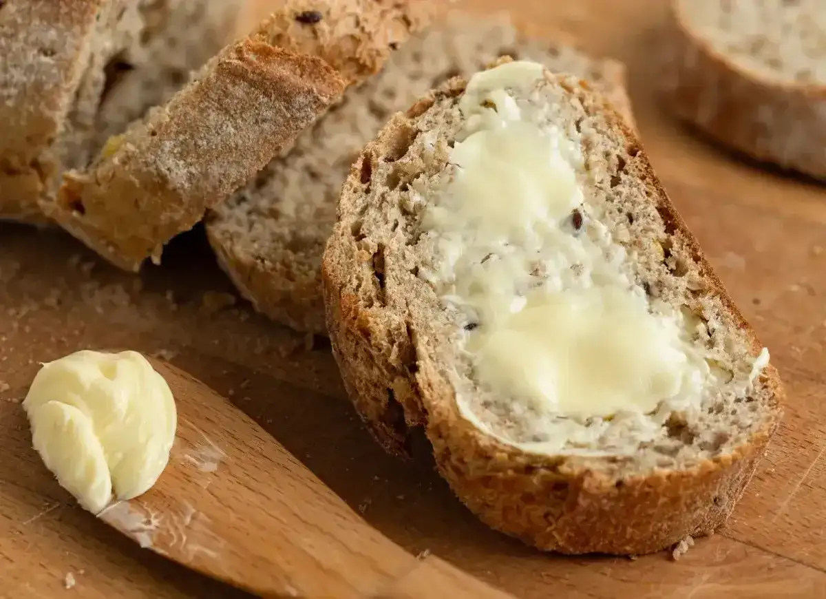 Jak odświeżyć czerstwy chleb - 5 sposobów na ratunek!